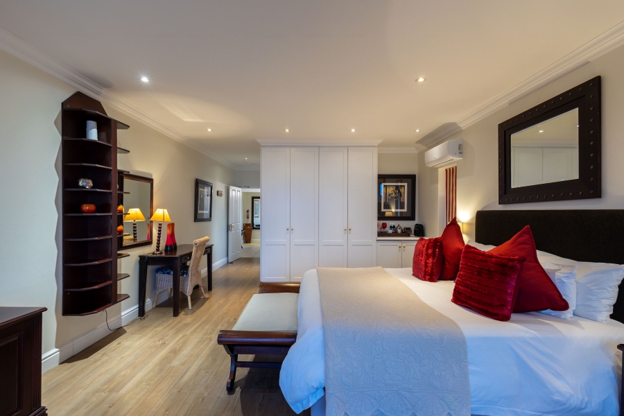 7 Bedroom Property for Sale in Bowtie Western Cape